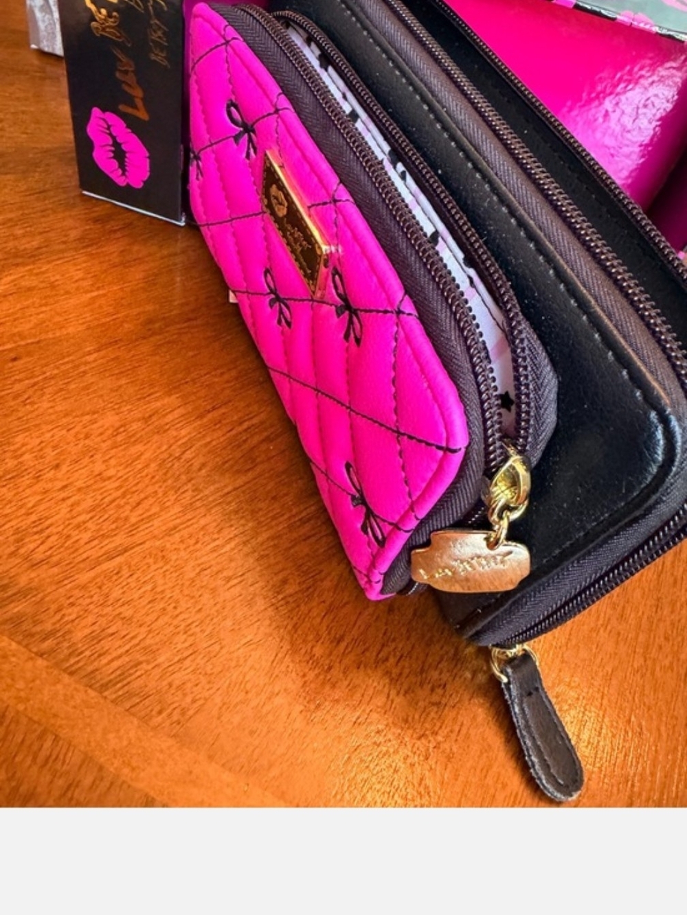 Hot Pink Quilted Bow Zip Card Holder New W/Box Luv Betsy By Betsy Johnson - Picture 6 of 8